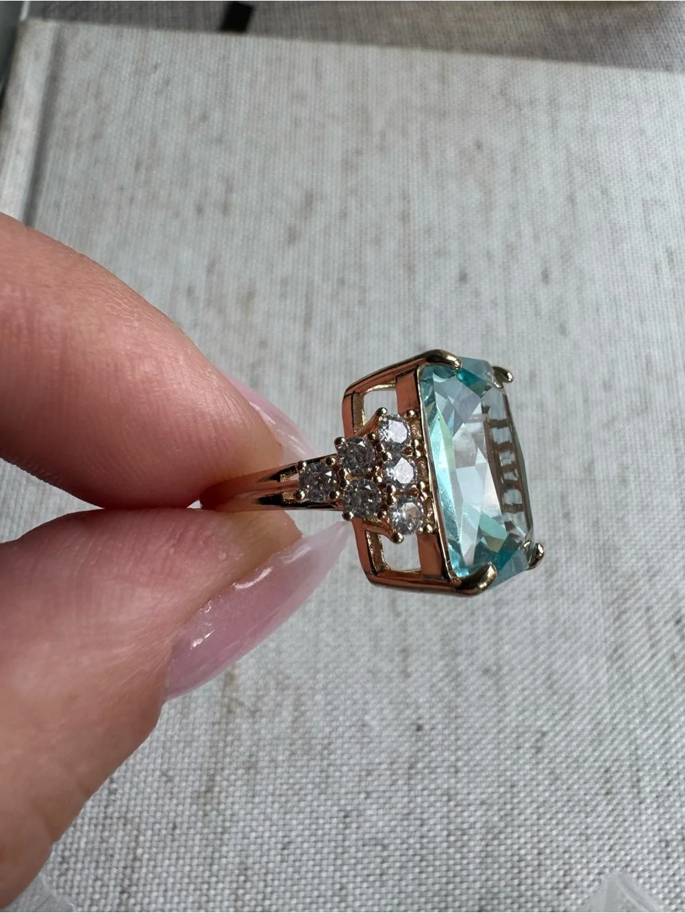 Stunning gold tone ring with blue crystal